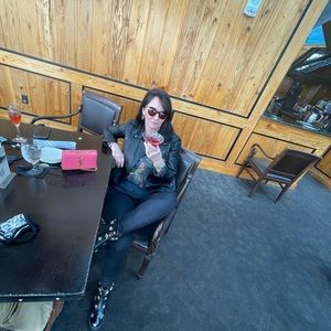 Meet your Posher, Evelyn